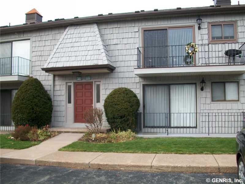 Exterior Front Ground level home/condominium with 