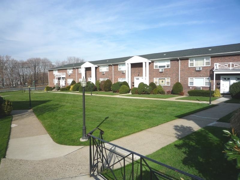 100 Bergen Blvd unit 15, Fairview, NJ 07022 - photo 1