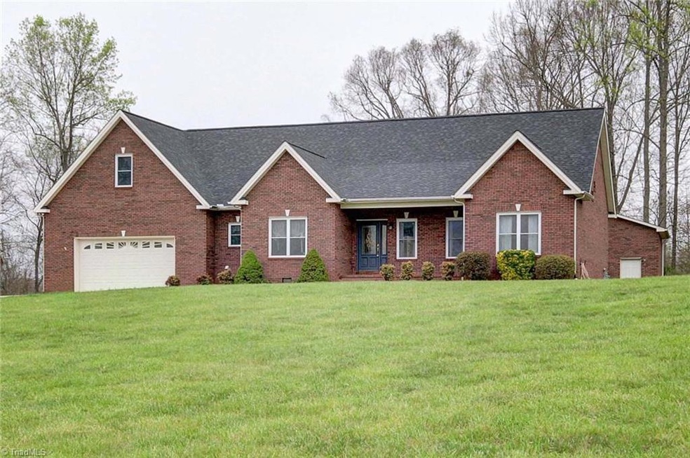 164 Zurich Ln, Statesville, NC 28625 - photo 1