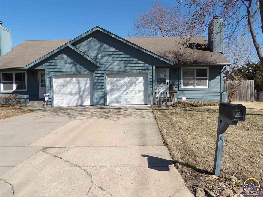 3650 SW Eveningside Dr, Topeka, KS 66614 - photo 1