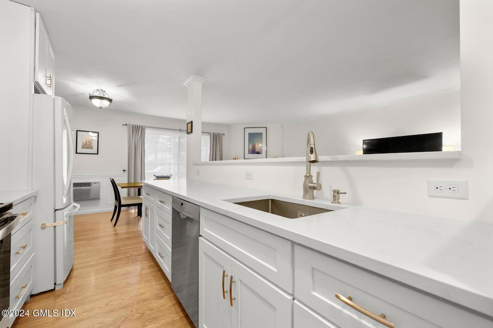 76 Maple Tree Ave unit 3, Stamford, CT 06906 - photo 1