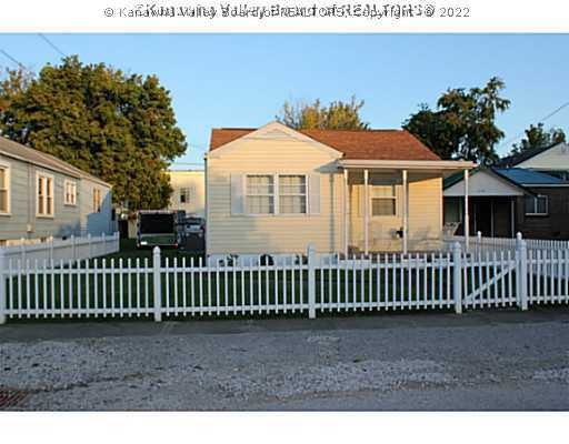 220 20th St, Dunbar, WV 25064 - photo 1