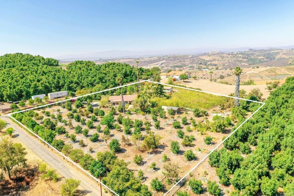 9456 Circle r Dr, Escondido, CA 92026 - photo 1