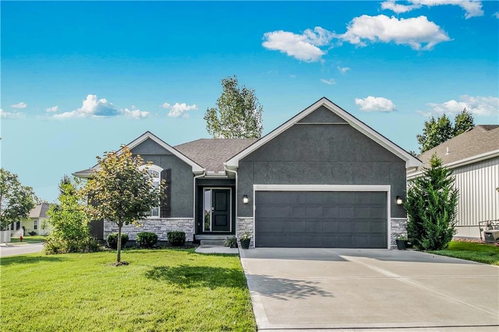 4000 NW Eclipse Place, Blue Springs, MO 64015 MLS HMS2453165