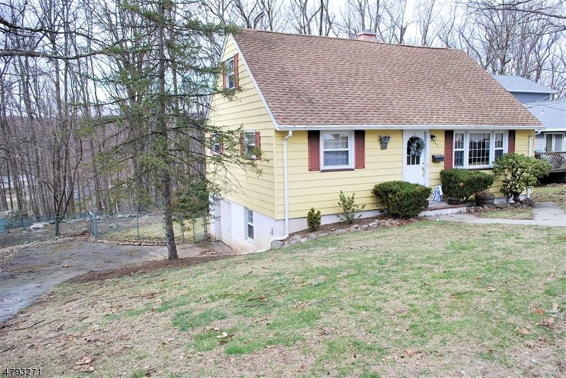 153 Rafkind Rd, Bloomingdale, NJ 07403 - photo 1