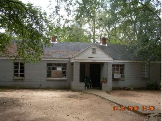 1202 Gillespie Ave, Albany, GA 31707 - photo 1
