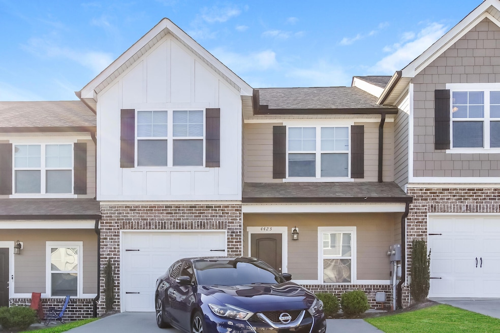 000-photo-front-view-13660115