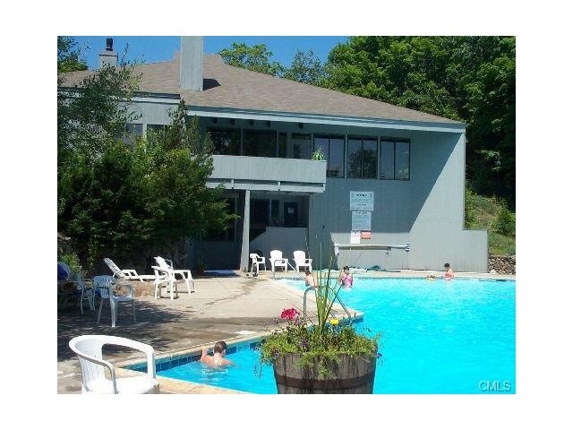 2 Sandlewood Ln unit 2, Ridgefield, CT 06877 - photo 1
