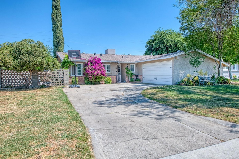 4222 N Manila Ave, Fresno, CA 93727 - photo 1