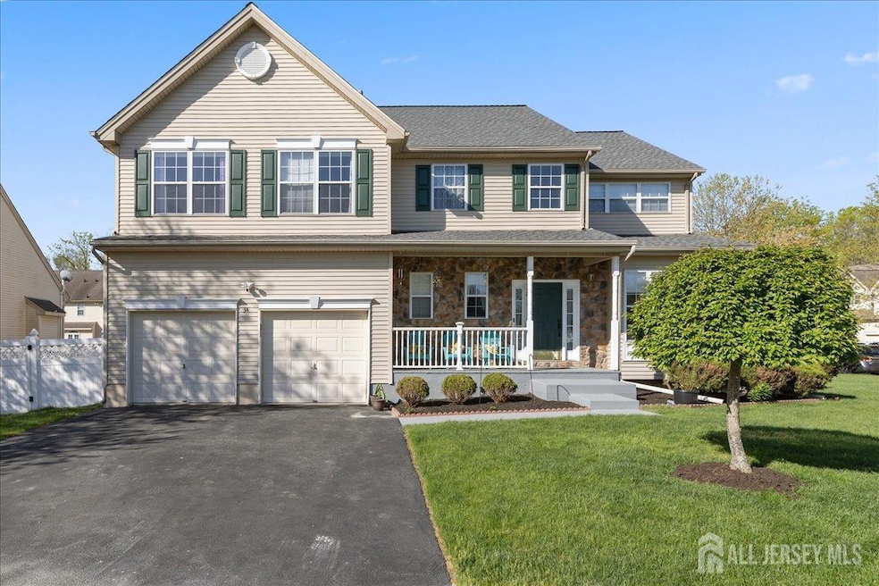 Sold $1,105,000 • Co-Listing Agent