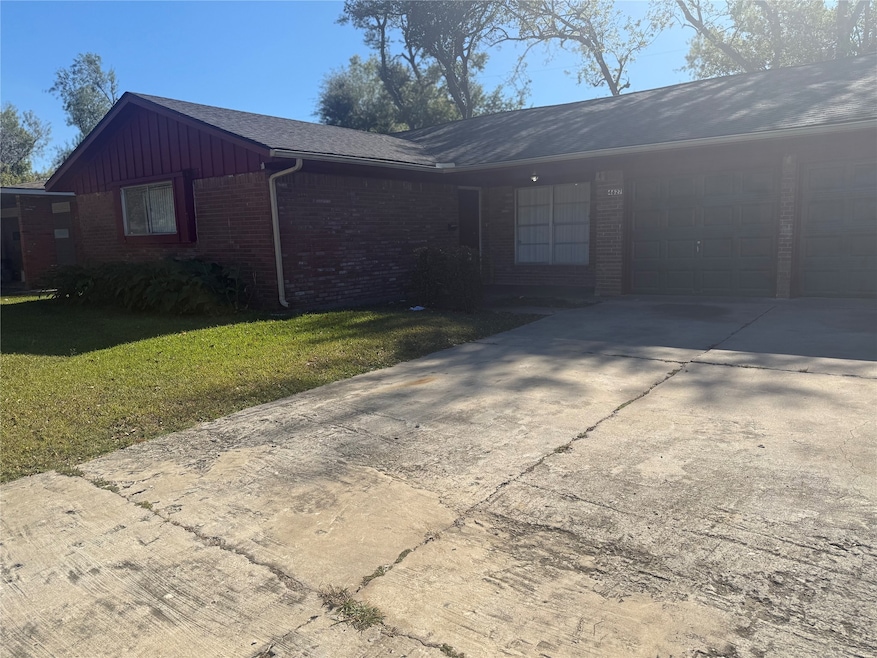 4427 Trafalgar Dr, Houston, TX 77045 - photo 1