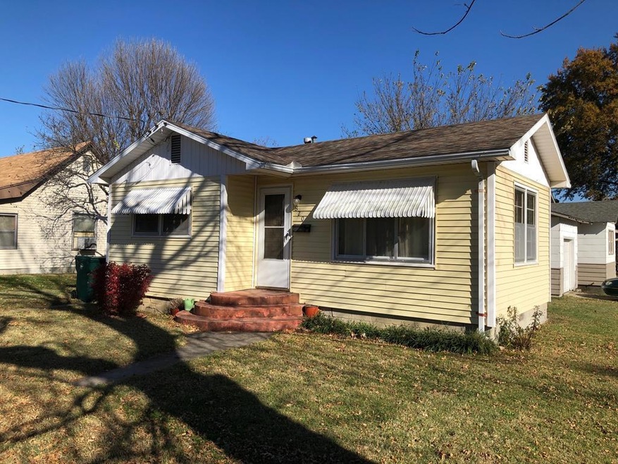 820 S 15th St, Parsons, KS 67357 - photo 1