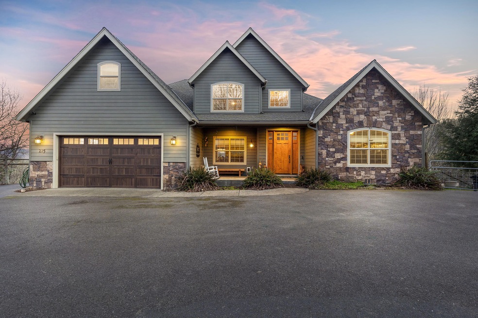 215 Isabella Ln, Grants Pass, OR 97526 - photo 1