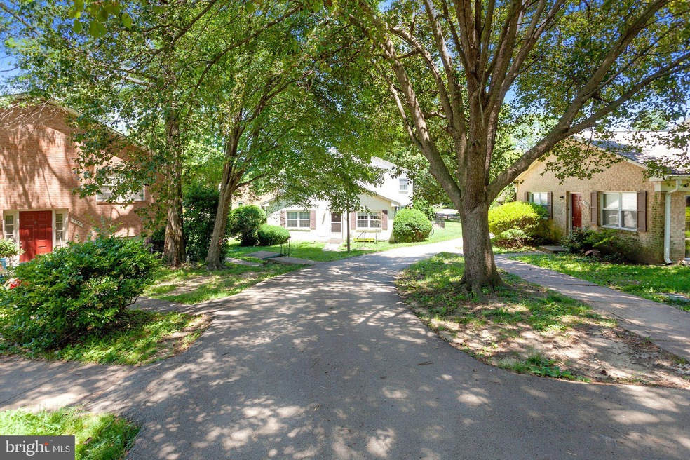 9761 Hagel Cir unit E, Lorton, VA 22079 - photo 1