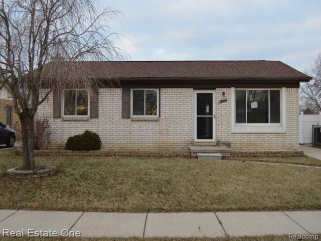 29615 Drager Dr, Roseville, MI 48066 - photo 1