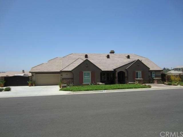 Great Curb Appeal !!!