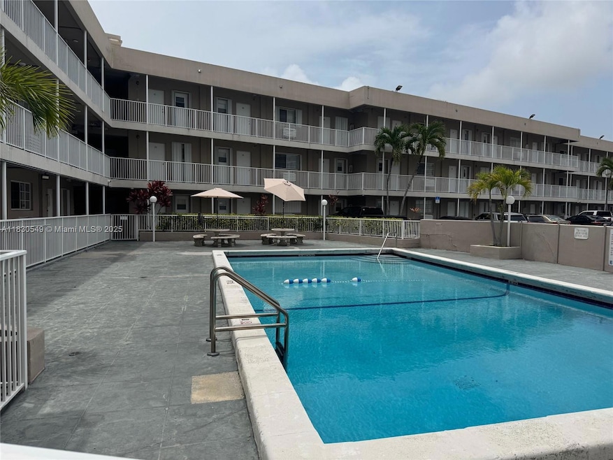 6580 Santona St unit A34, Coral Gables, FL 33146 - photo 1