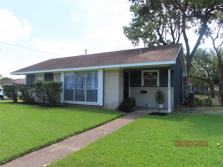 10334 Kingspoint Rd, Houston, TX 77075 - photo 1