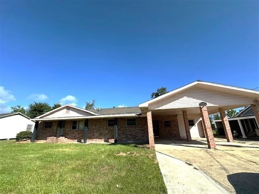 2611 Pineview St, Lake Charles, LA 70615 - photo 1