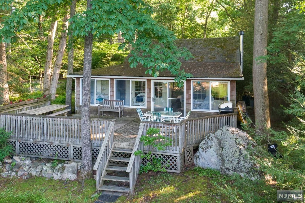 13 Club House Rd, Bloomingdale, NJ 07403 - photo 1