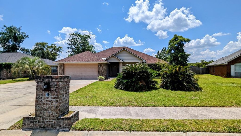 180 Wayfair Ln, Hinesville, GA 31313 - photo 1