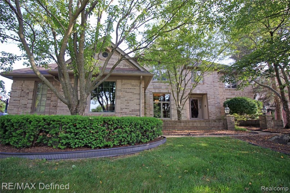 2115 Sundew Dr, Troy, MI 48098 - photo 1