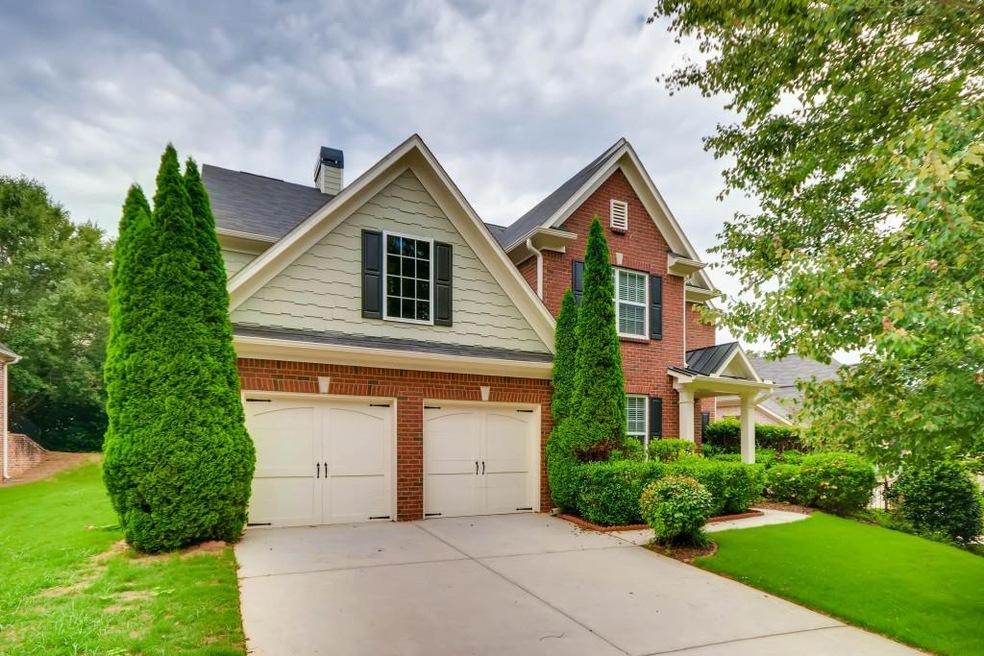 Beautiful 3-sided brick and Hardiplank home locate