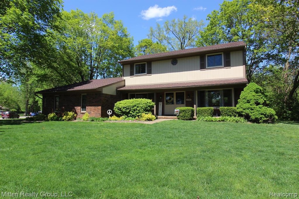 2105 Keylon Dr, West Bloomfield, MI 48324 - photo 1