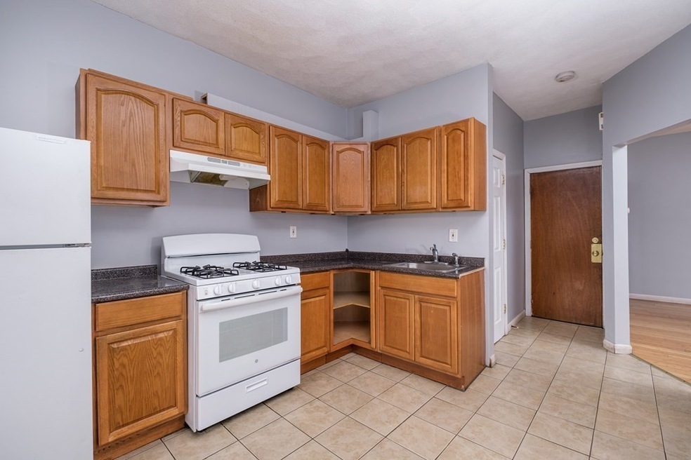 139 Shurtleff St unit 3, Chelsea, MA 02150 - photo 1