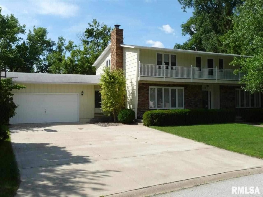 32 Oakbrook Dr, Bettendorf, IA 52722 - photo 1