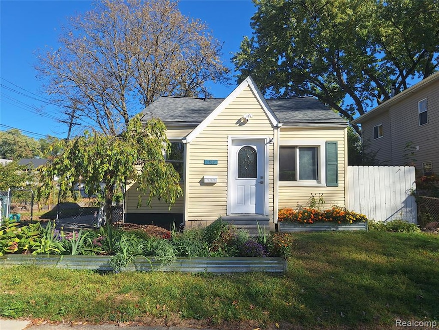 2146 Martin Rd, Ferndale, MI 48220 - photo 1