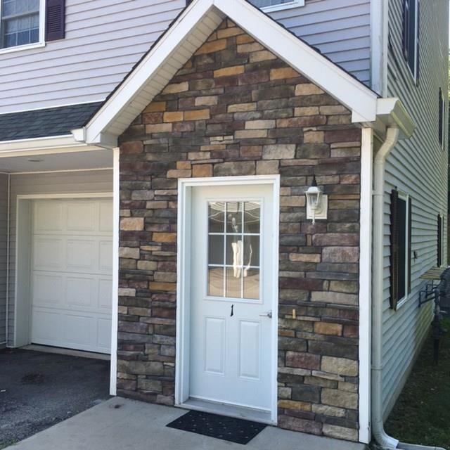 296 Hamilton Ave unit 1, Norwich, CT 06360 - photo 1