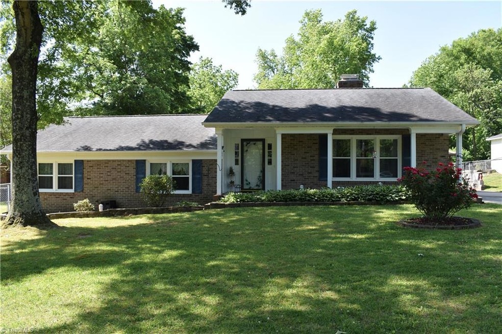 1915 Murrayhill Rd, Greensboro, NC 27403 - photo 1