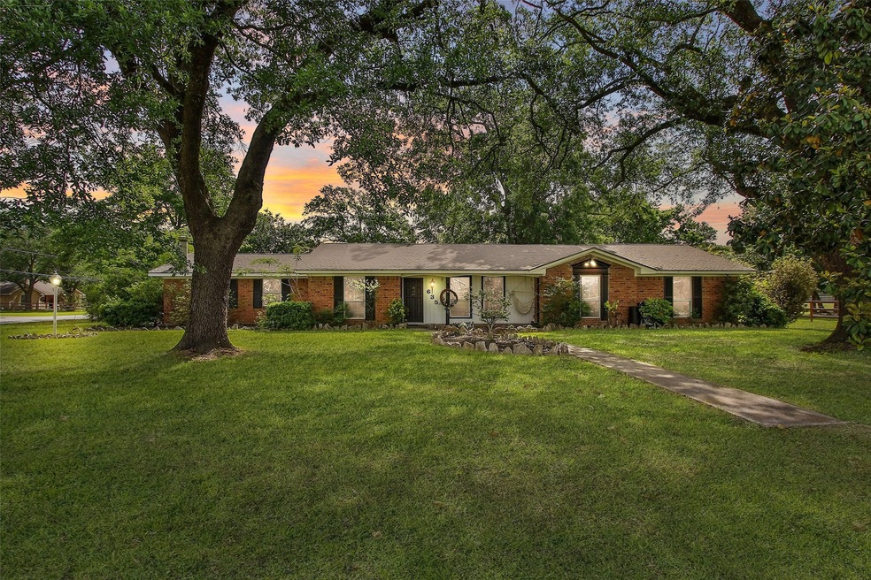 635 Baker Dr, Tomball, TX 77375 - photo 1