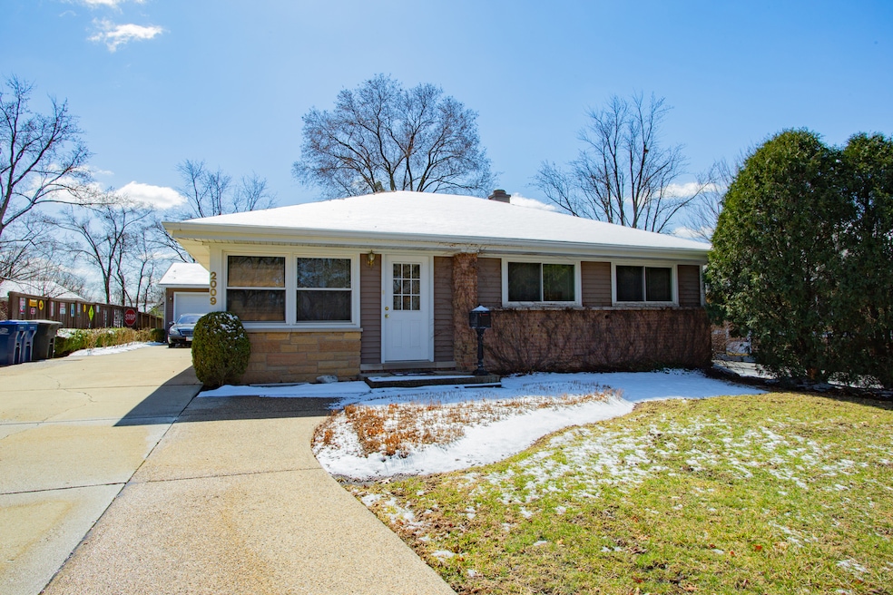 2009 Dundee Rd, Northbrook, IL 60062 - photo 1