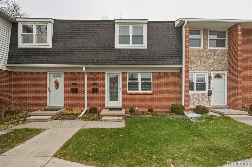 45745 Kensington St, Utica, MI 48317 - photo 1