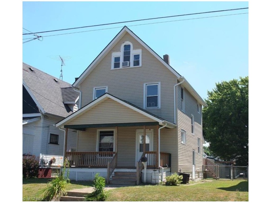 This 3 bedroom, 1.5 bath home has a great fenced-i