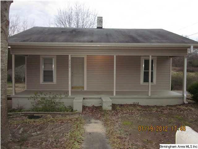Nice 2 bedroom, 1 bathroom home on corner lot, has