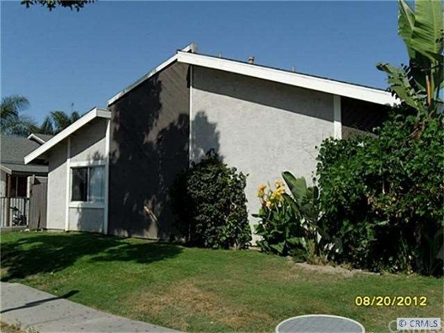 7 plex 3 duplexes and 1 single unit. Each unit con