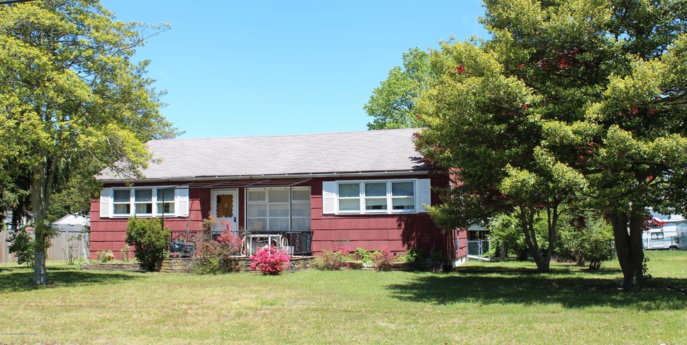 32 E Lacey Rd