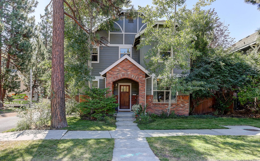 19727 Hollygrape St, Bend, OR 97702 - photo 1