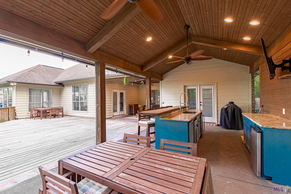 2502 Shady Bend Ct, Zachary, LA 70791 - photo 1