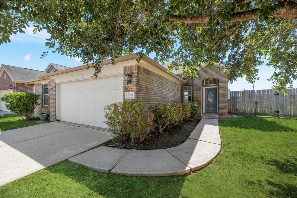 5201 Bailey Ln, Alvin, TX 77511 - photo 1