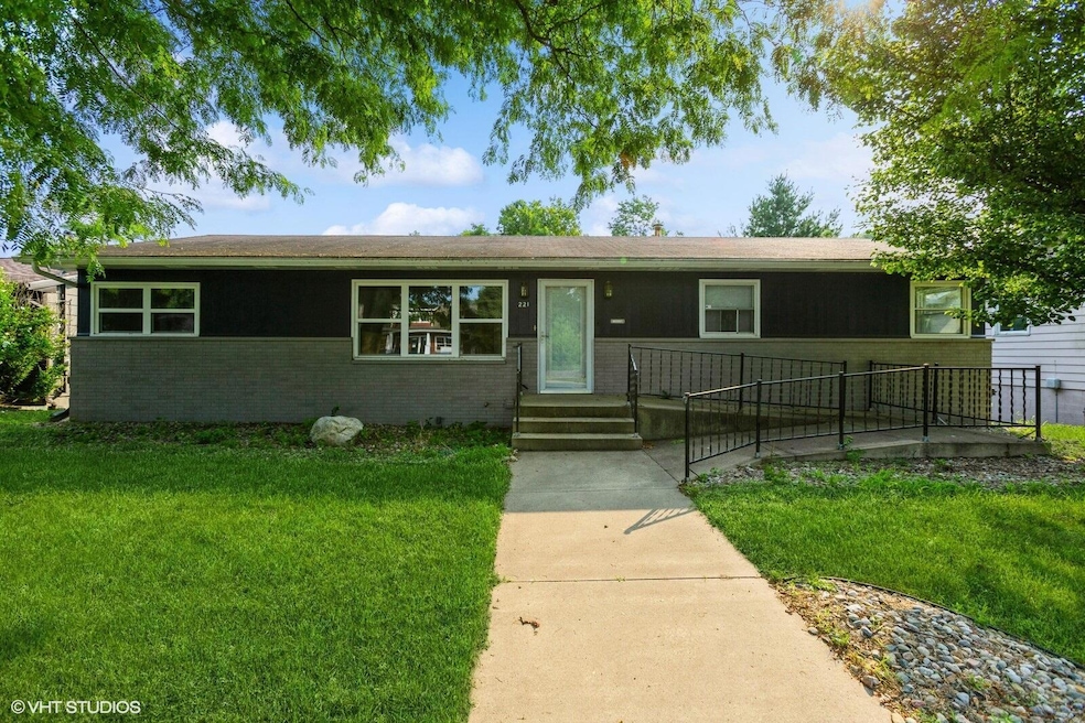 221 S Whittaker St, New Buffalo, MI 49117 - photo 1