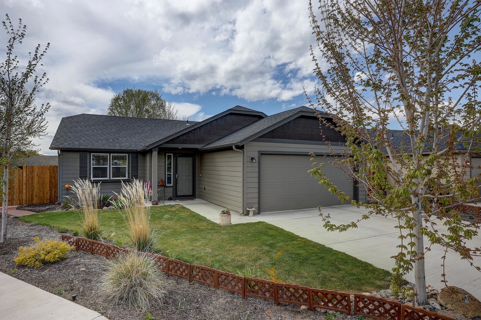 1.1 Front - 3299 SW Obsidian MLS-35