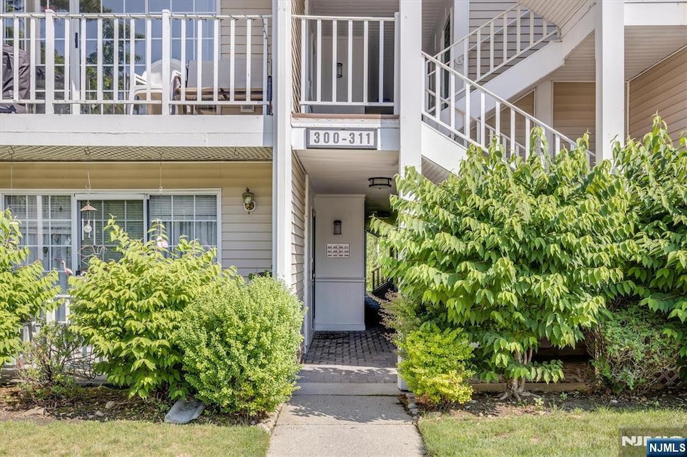 308 Linden St unit H3, Mahwah, NJ 07430 - photo 1