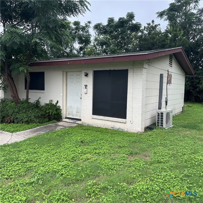 1231 N Lbj Dr unit 6, San Marcos, TX 78666 - photo 1