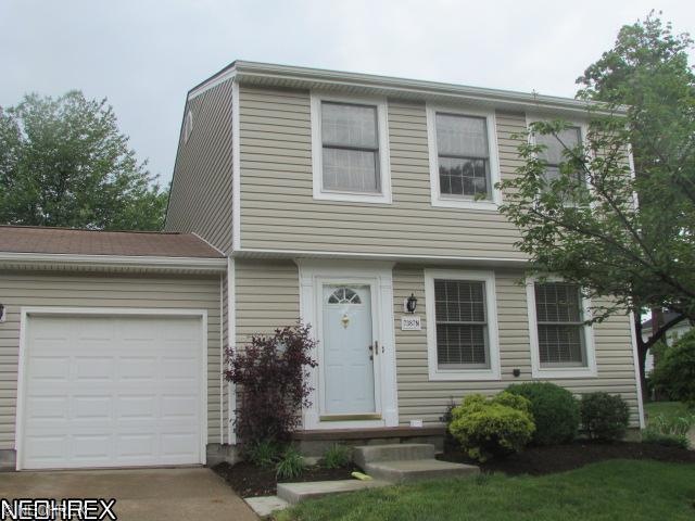 Welcome to this exceptional townhouse with a conve