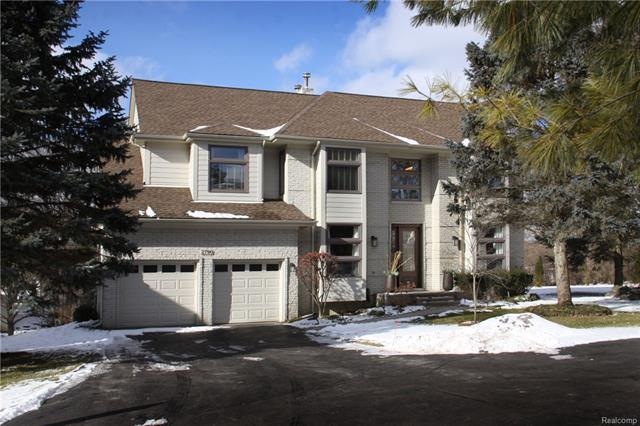 West Bloomfield's Willow Woods Stunning Home