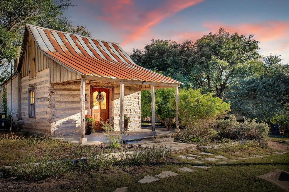 105 S Edison St, Fredericksburg, TX 78624 - photo 1